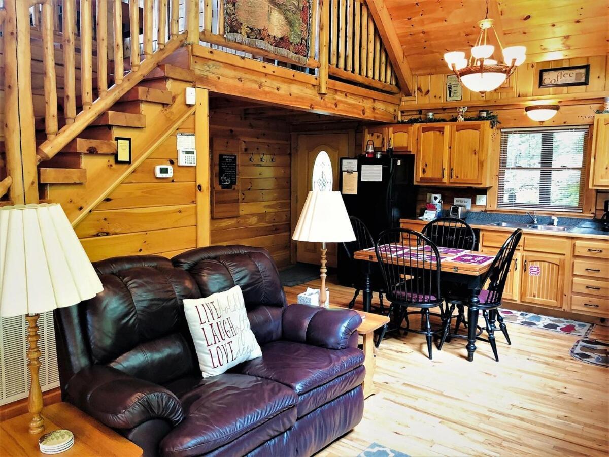 Mountain Joy -Private Treehouse Style Cabin That Sleeps 4-Free Tickets Gatlinburg Ngoại thất bức ảnh