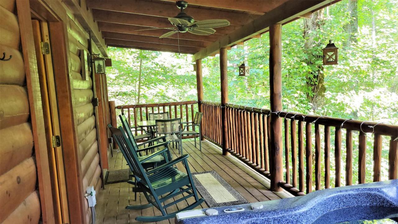 Mountain Joy -Private Treehouse Style Cabin That Sleeps 4-Free Tickets Gatlinburg Ngoại thất bức ảnh